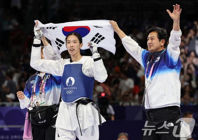 [뉴스1 PICK]'24위의 반란' 김유진, 57kg급 제패…'한국 13번째 金'