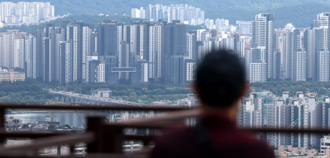  15일 오후 서울 용산구 남산에서 서울 도심 아파트가 보이고 있다. /사진=뉴시스