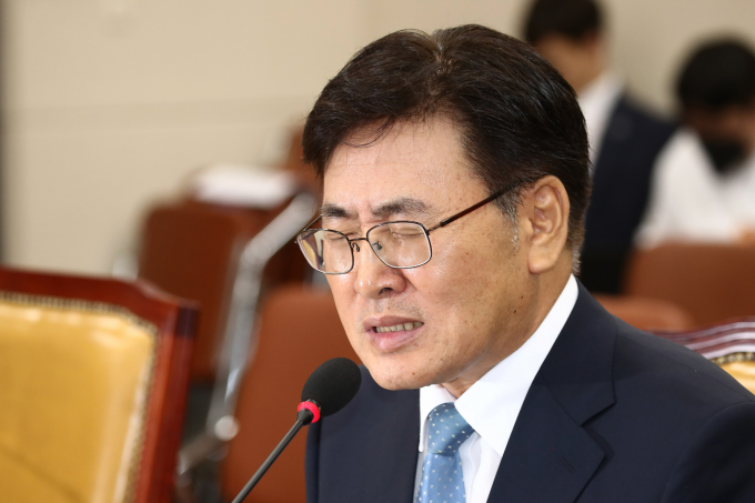 야당이 유상임 과학기술정보통신부 장관 후보자가 장남의 마리화나 흡입 의혹을 은폐하려 했다며 자진 사퇴를 촉구했다. 사진은 유 후보자가 지난 8일 서울 여의도 국회 과학기술정보방송통신위원회 전체회의장에서 열린 인사청문회에서 의원 질의에 답하는 모습. /사진=뉴스1