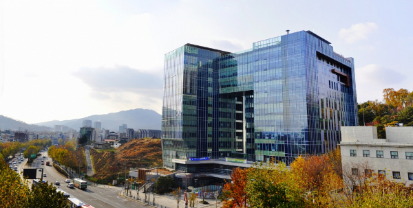 이혼한 아내가 양육비 5000만원을 받고도 아이를 데려가지 않아 돈을 돌려받고자 한다는 남편의 사연이 소개됐다. 사진은 서울가정행정법원청사 전경. /사진=머니투데이