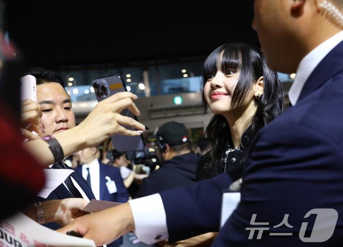 [사진] '재벌2세♥'리사, 알고보니 팬바보