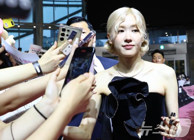 [사진] 로제, 인형이 따로없네