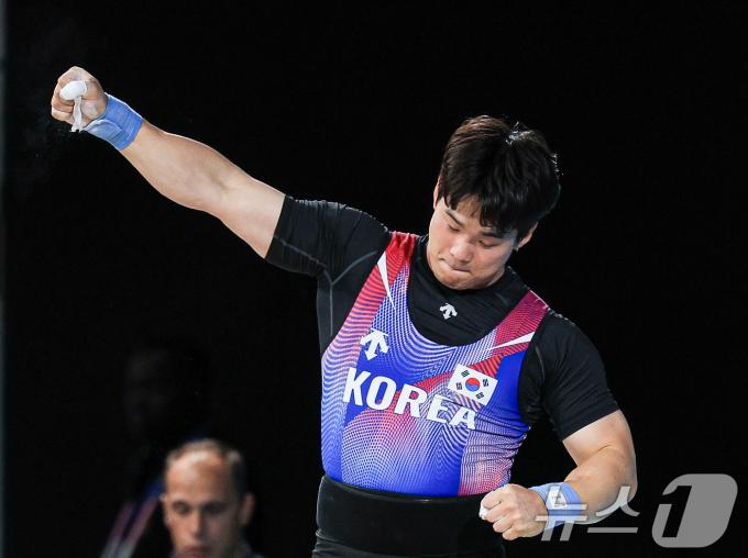 [사진] 기뻐하는 유동주 '1차시기 203kg 성공'