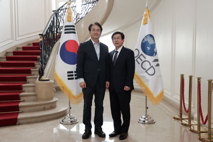 이동환 고양특례시장(왼쪽), 최상대 주OECD 대한민국 대사(오른쪽). / 사진제공=고양특례시