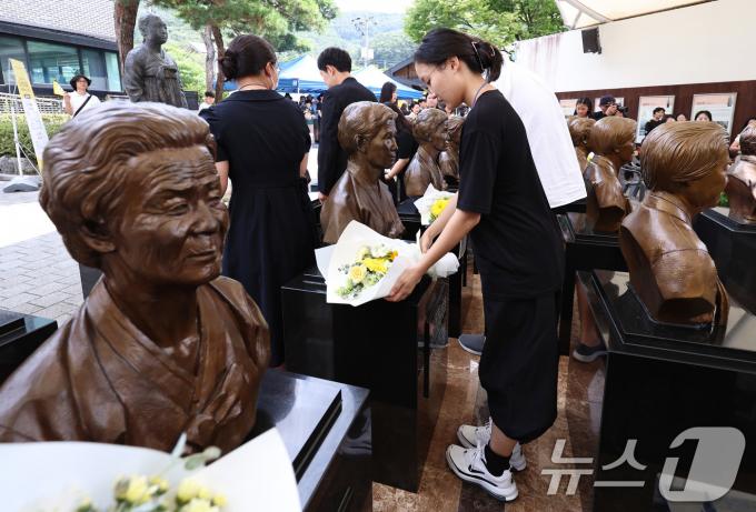 [사진] 일본군 '위안부' 피해 할머니들을 기리며