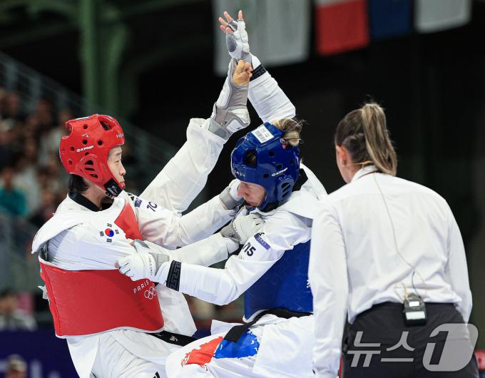 [사진] 이다빈 '막고 차고'