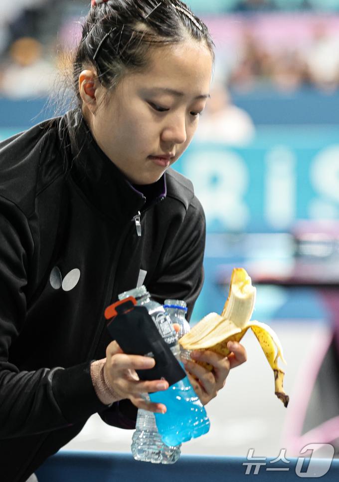 [사진] 친절한 신유빈