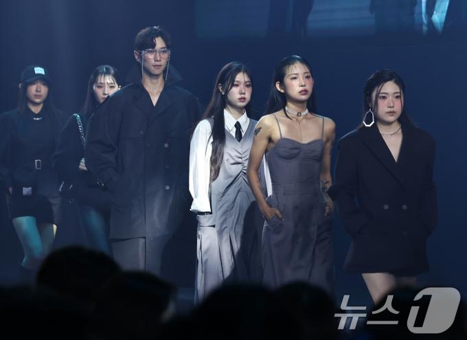[사진] 패션쇼 등장한 최준희