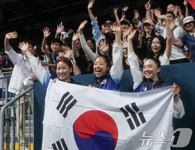 [사진] 함께 만든 동메달