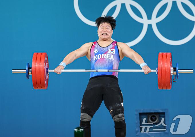 [사진] 인상 179kg 2차시기 도전 나선 장연학