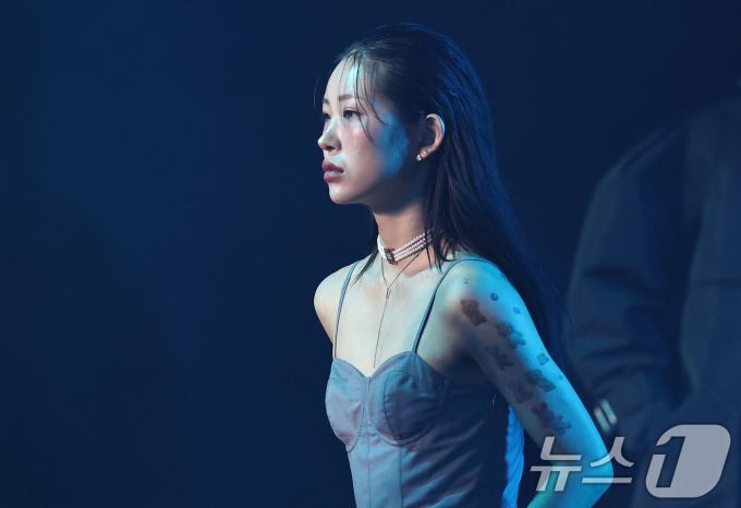 인플루언서 최준희가 10일 오후 서울 송파구 비타500아프리카콜로세움에서 열린 '뉴뉴컬렉션&콘테스트'에서 런웨이를 걷고 있다. ⓒ News1 구윤성 기자