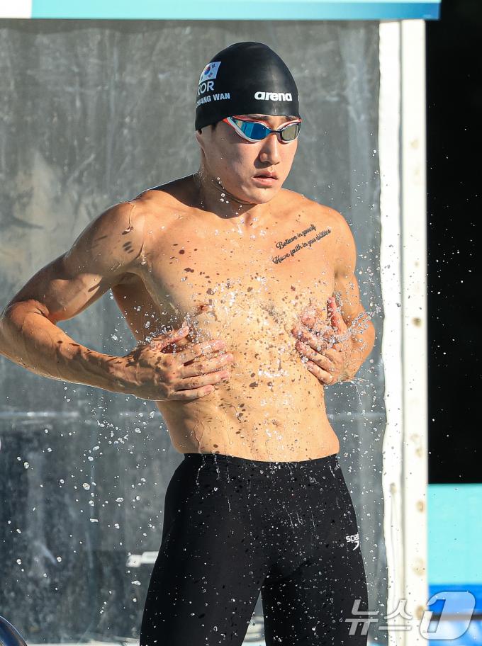 [사진] 200m 자유형 경기 준비하는 서창완