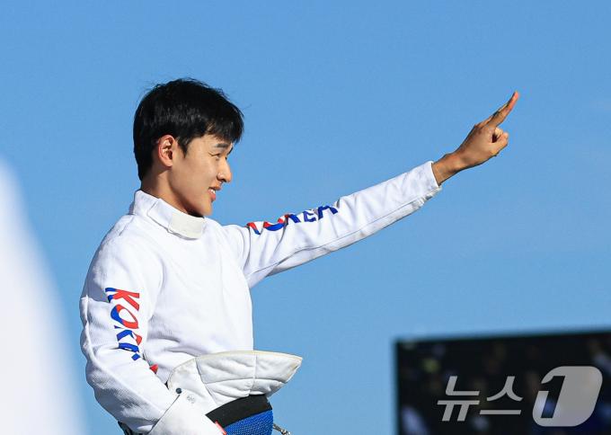 대한민국 근대5종 대표팀 전웅태가 11일(한국시간) 프랑스 파리 베르사유 궁전에서 진행된 2024 파리올림픽 근대5종 남자 결승 펜싱 보너스 라운드에 출전하고 있다. 2024.8.11/뉴스1 ⓒ News1 박정호 기자