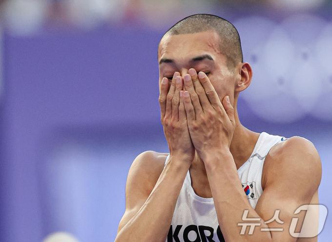 [사진] 2.31m 3차시기 실패한 우상혁