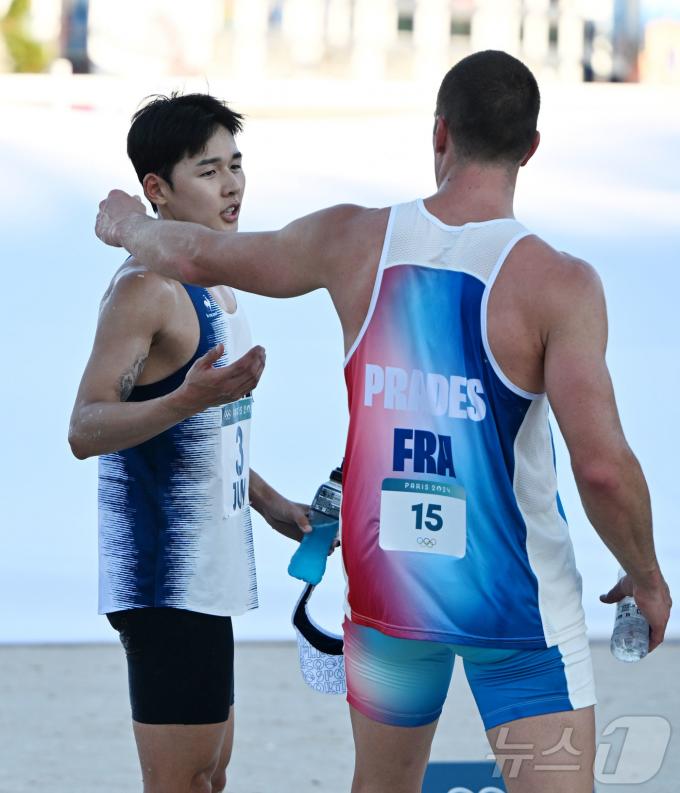 [사진] 전웅태 위로하는 프랑스 선수