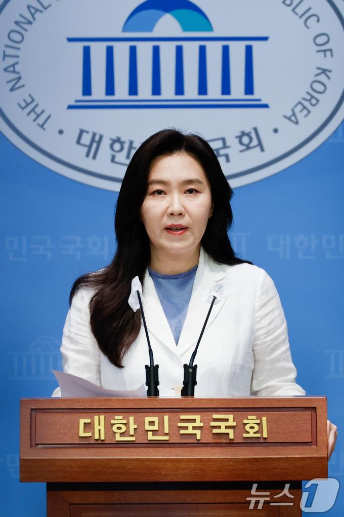 [사진] 브리핑하는 강유정 원내대변인