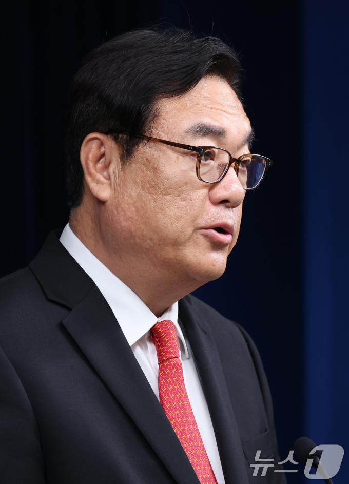 [사진] 정진석 비서실장, 신임 검찰총장 후보 발표