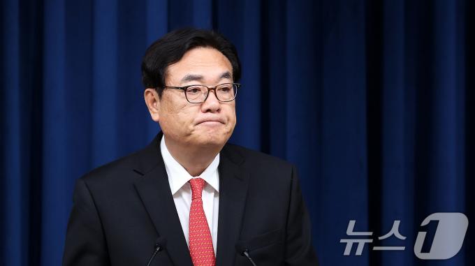 [사진] 신임 검찰총장 후보 발표 마친 정진석 비서실장