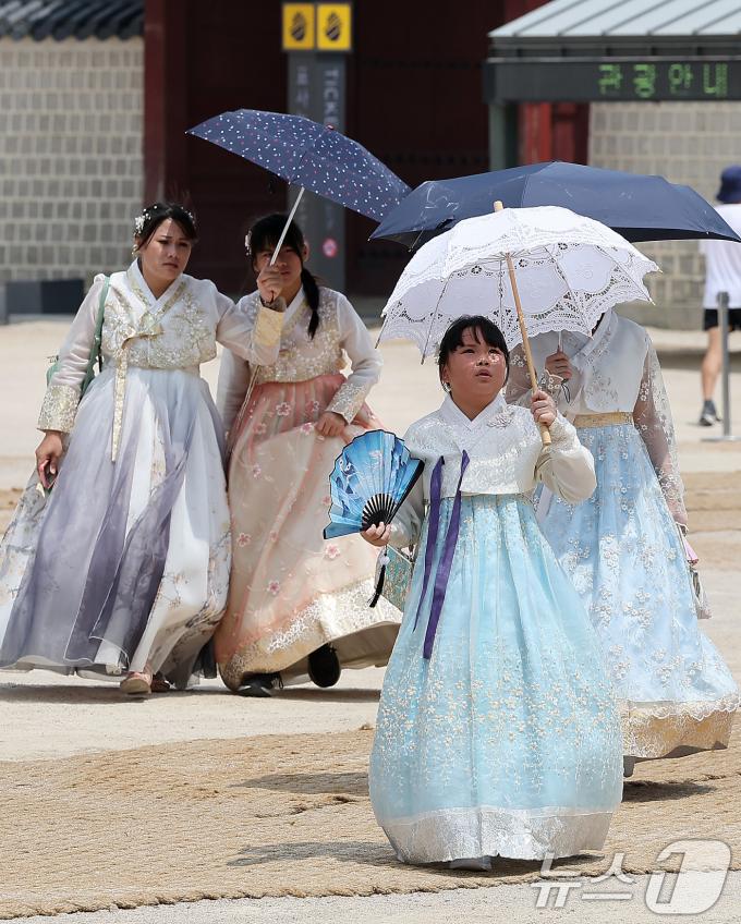 [사진] 햇살이 너무 강해요!