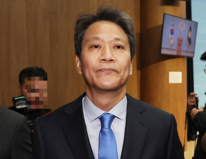 문재인 정부 당시 이상직 전 더불어민주당 의원의 중소벤처기업진흥공단(중진공) 이사장 임명 과정을 수사 중인 검찰이 임종석 전 대통령 비서실장에게 소환조사를 받으라고 통보했다.사진은 지난 2월 서울 여의도 국회 소통관에서 열린 더불어민주당 공천 관련 기자회견을 마치고 회견장을 나선 임 전 비서실장. /사진=뉴스1