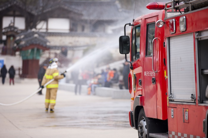 11일 오후 1시2분 경기 화성시 향남읍 서해안고속도로 목포방향 서평택분기점 인근을 달리던 승용차에 불이 났다. 사진은 기사 내용과 무관. /사진=이미지투데이