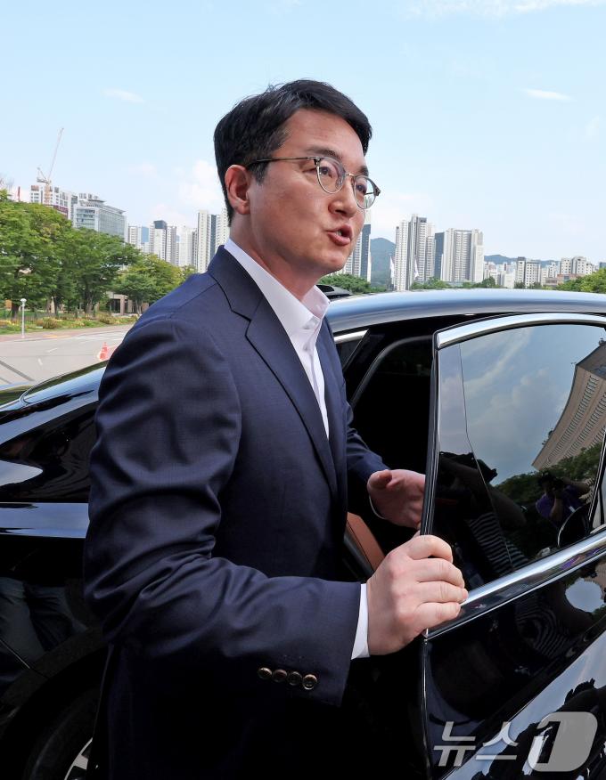 [사진] 법무부 청사 나서는 심우정 검찰총장 후보