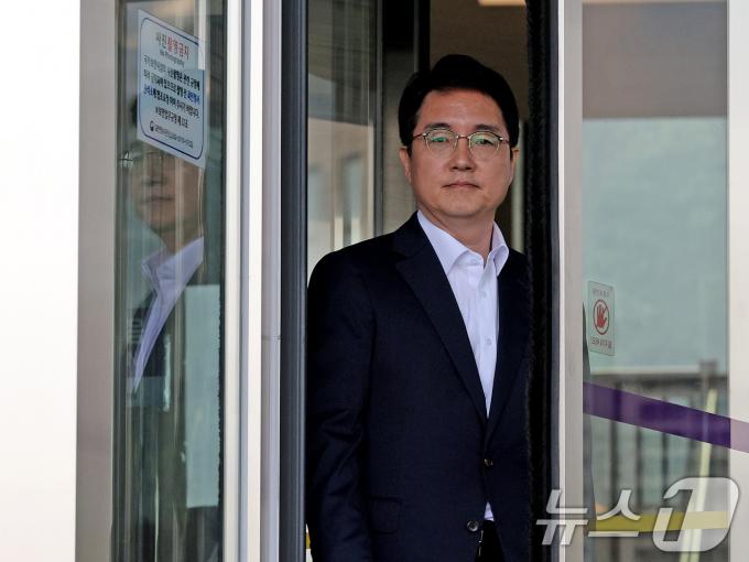 [사진] 검찰총장 후보 지명 후 법무부 나서는 심우정 차관