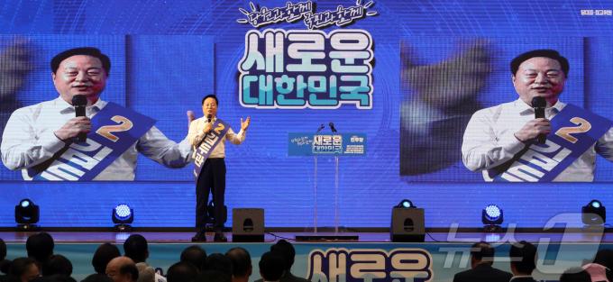 [사진] 지지 호소하는 김두관 당대표 후보