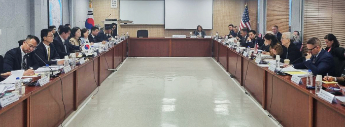 2026년부터 적용될 주한미군 방위비 분담금을 결정하는한미 방위비분담특별협정(SMA) 체결을 위한 제6차 회의가 12일(현지시각)부터 3일 동안 미국 워싱턴DC에서 개최된다. 사진은 지난달 10일 서울 용산구 국방대학교 서울캠퍼스에서 제12차 한미 방위비분담금특별협정(SMA) 체결을 위한 5차 회의가 열린 모습. /사진=뉴스1(외교부 제공)