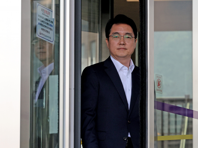 심우정 검찰총장 후보자가 "취임한다면 검찰이 국민 기본권을 보호하고 정의를 실현하는 역할을 다해 국민 신뢰를 얻을 수 있도록 검찰 구성원 모두와 최선을 다하겠다"고 밝혔다. 사진은 11일 경기 정부과천청사 법무부를 나선 심우정 검찰총장 후보자. /사진=뉴스1