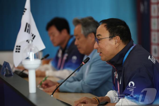 [사진] 올림픽 선수단 결산 기자회견하는 장재근 총감독