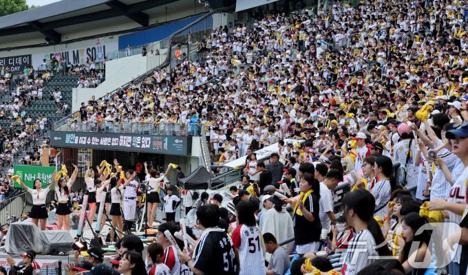 [사진] 올해 누적관중 800명 눈앞에