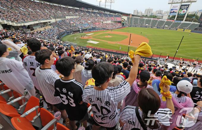 [사진] 800만 관중 동원 앞둔 KBO