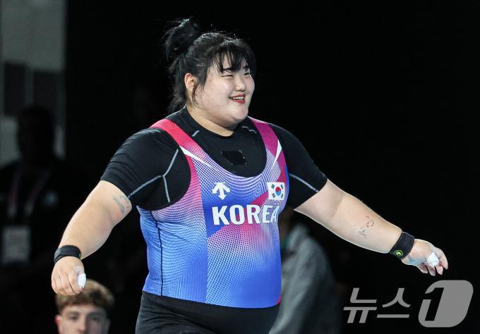 [사진] 미소 짓는 박혜쩡