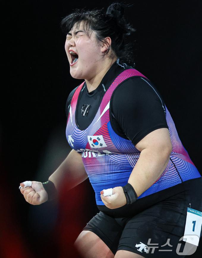 [사진] 박혜정 '131kg 들어올렸다'
