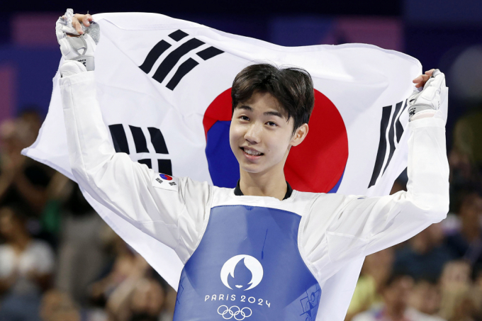 남자 태권도 금메달리스트 박태준이 오는 12일 오전(한국시각)에 열리는 2024 파리올림픽 폐회식에서 여자 복싱 동매달리스트 임애지와 공동 기수를 맡는다. 사진은 금메달 획득 이후 환호하는 박태준. /사진=뉴시스
