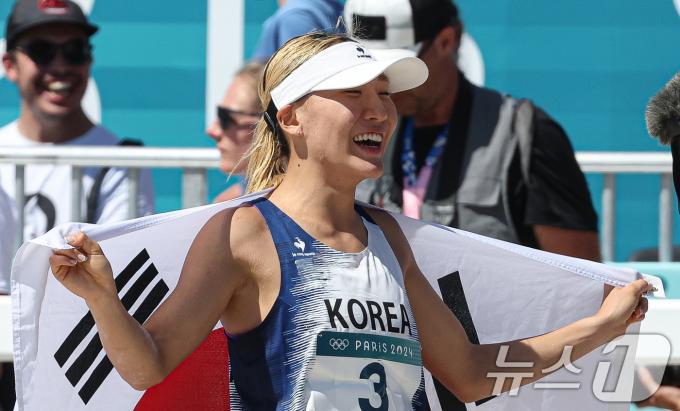 [사진] '아시아 최초' 근대5종 동메달 획득한 성승민