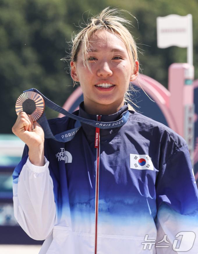 [사진] 동메달 손에 든 성승민