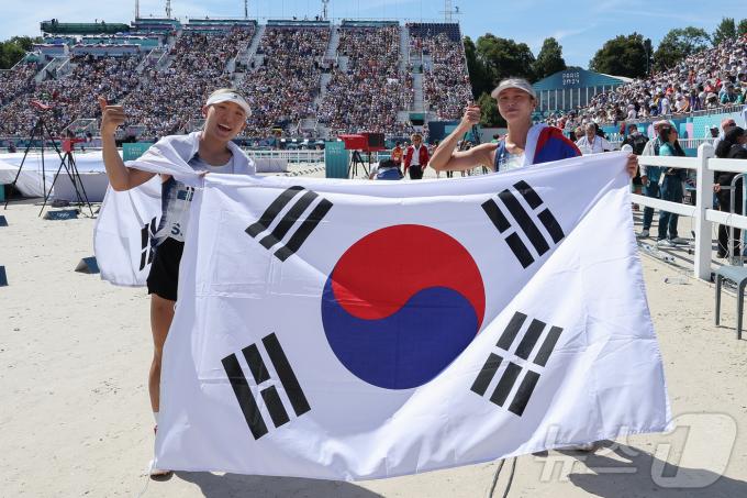 [사진] 베르사유에서 태극기를