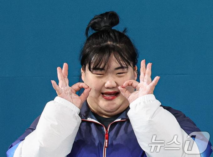 [사진] 은메달 세리머니하는 박혜정