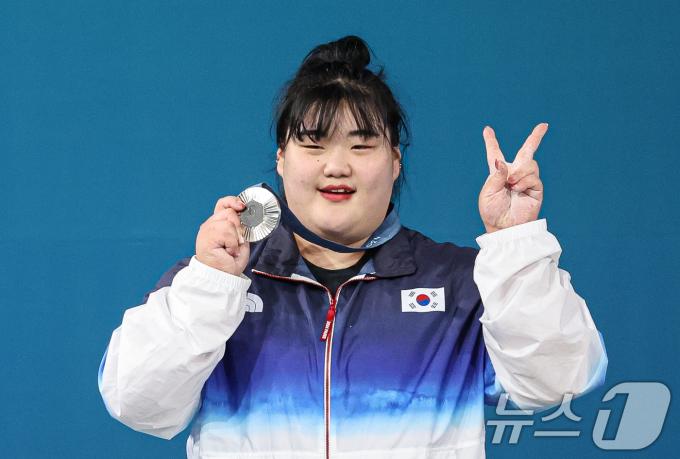 [사진] 박혜정 '값진 은메달 손에 들고'