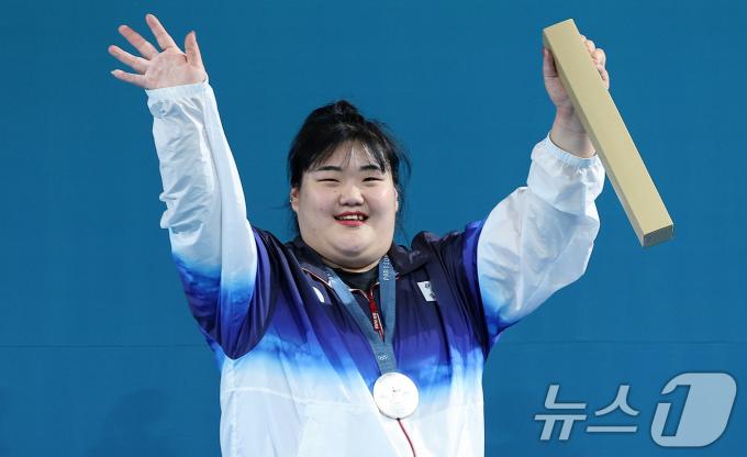 [사진] 은메달 수확한 박혜정, 환한 손인사