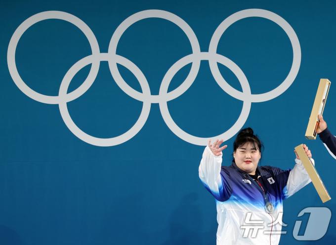 [사진] 한국 신기록 세우고 은메달 목에 건 '엔딩 요정' 박혜정