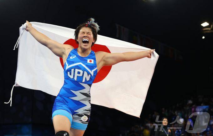 일본 선수단의 2024 파리 올림픽 20번째 금메달리스트가 된 가가미 유카. ⓒ 로이터=뉴스1