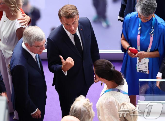 [사진] 파리올림픽 참석한 마크롱 대통령·바흐 IOC 위원장