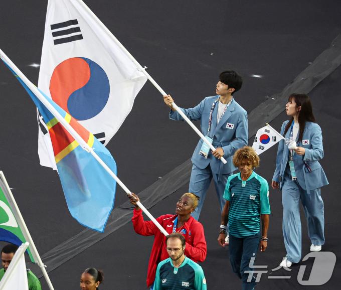 [사진] 폐막식 기수로 나서는 박태준·임애지