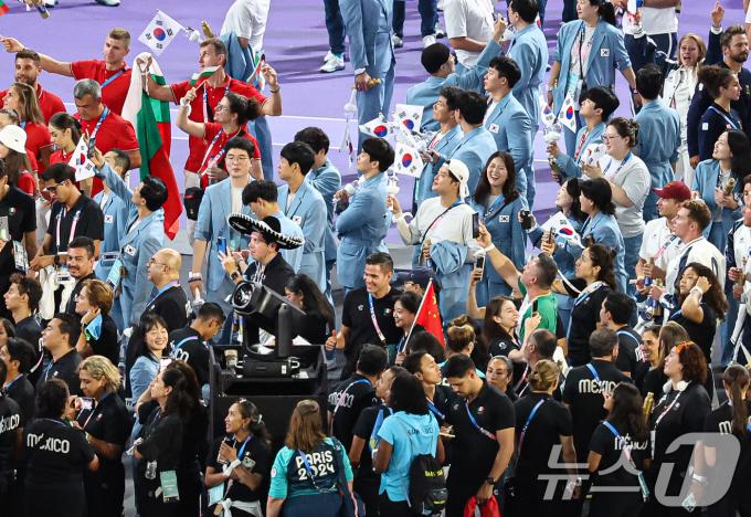 [사진] 폐막식장 들어선 대한민국