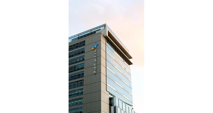 국가인권위원회가 교도소 수용자에게 과도한 보호장비 착용을 최소화 할 것을 권고했다. 사진은 국가인권위원회 전경. /사진=머니투데이