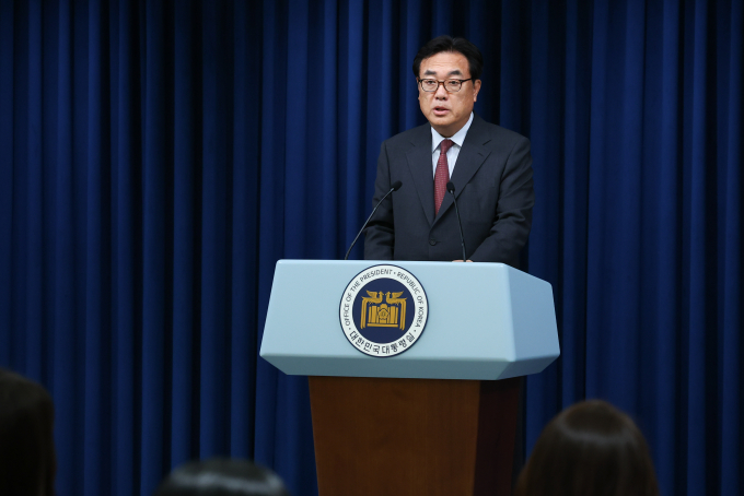 윤석열 대통령이 국가안보실장에 신원식 국방부 장관을 내정한다고 전했다. 사진은 정진석 대통령실비서실장이 12일 서울 용산 대통령실 청사에서 윤 대통령의 국방부 장관 등 인사를 발표하는 모습. /사진=뉴시스 