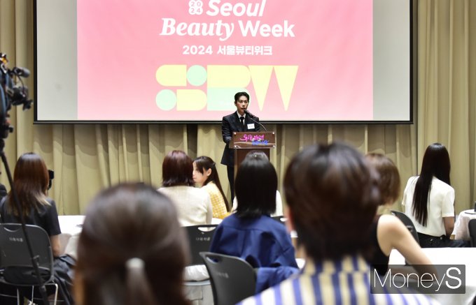 [머니S픽] '2024 서울뷰티위크' 흥행에 레오제이 등 인플루언서 뭉쳤다